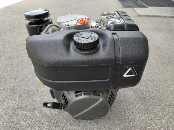 Motor Lombardini- Kohler 15LD225 3,3kW 4,5KM 224ccm Gred konusna, ročni vzmetni zaganjač