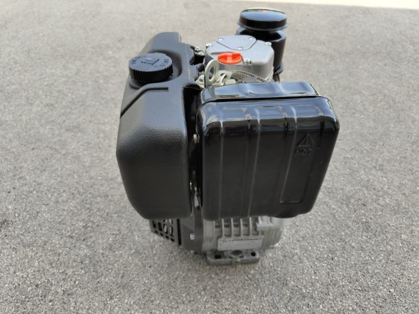 Motor Lombardini- Kohler 15LD225 3,3kW 4,5KM 224ccm Gred konusna, ročni vzmetni zaganjač