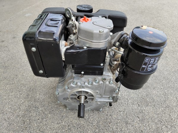 Motor Lombardini- Kohler 15LD225 3,3kW 4,5KM 224ccm Gred konusna, ročni vzmetni zaganjač