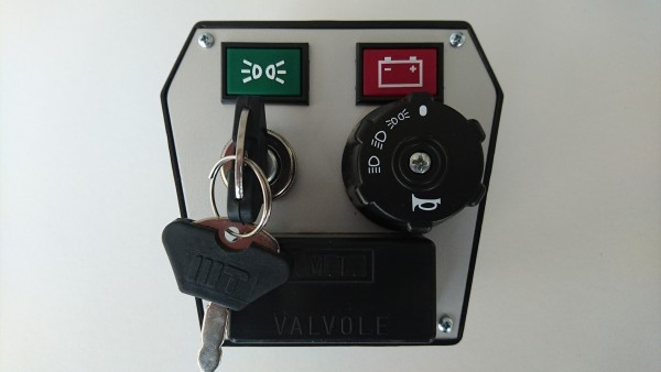 Plošča kontrolna z ključem
